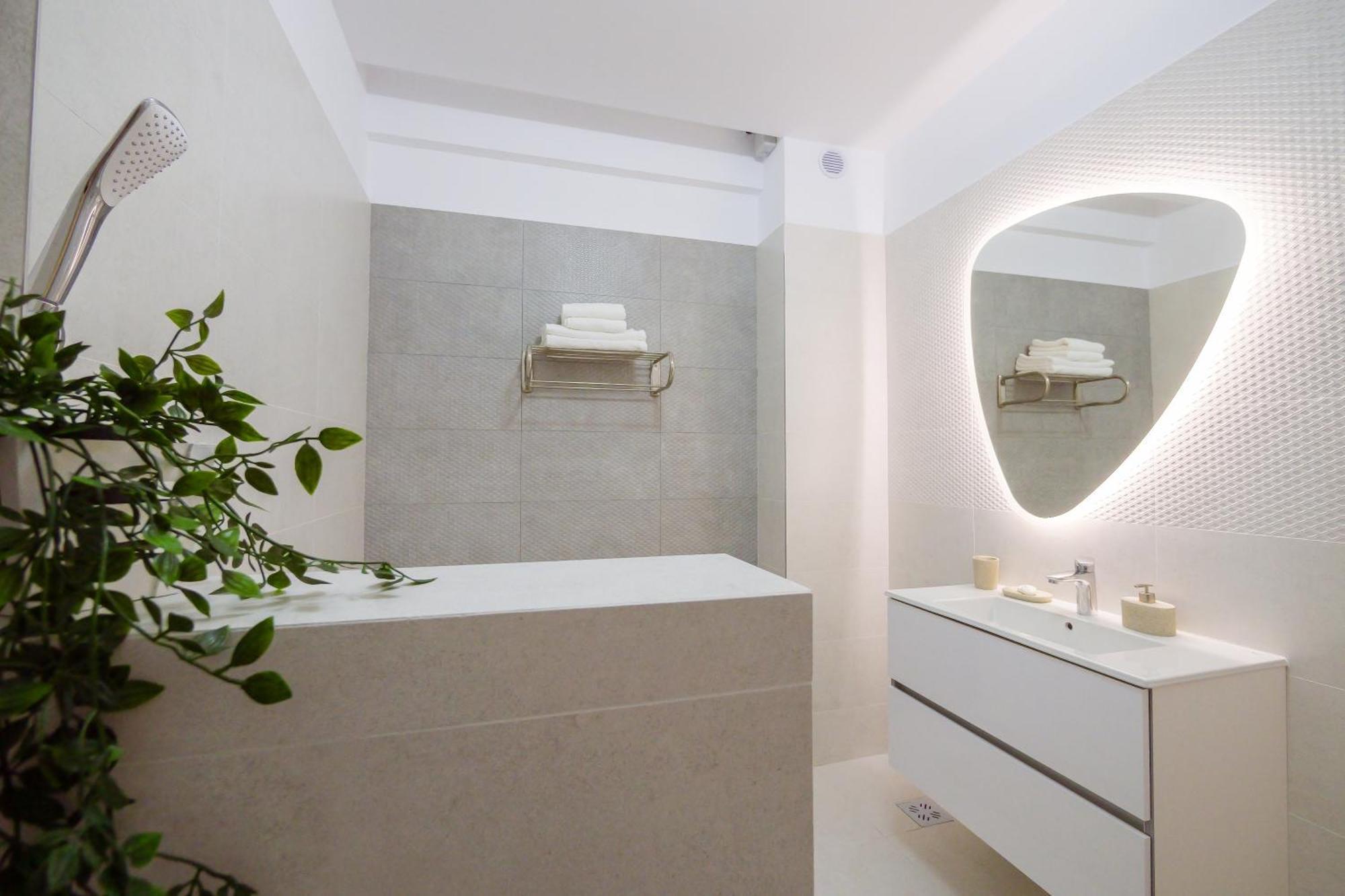 Purple Luxury On Mamaia